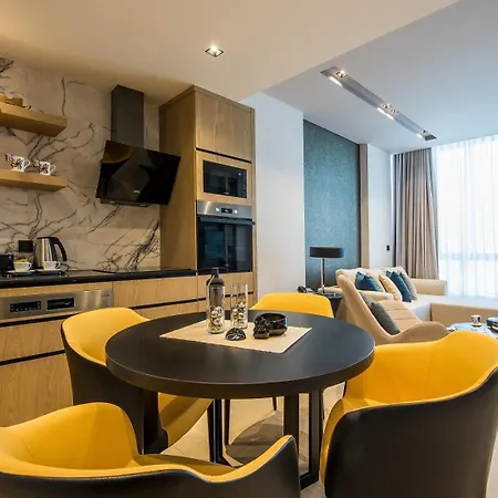アパートホテル Westside Residences By Rotana 4*