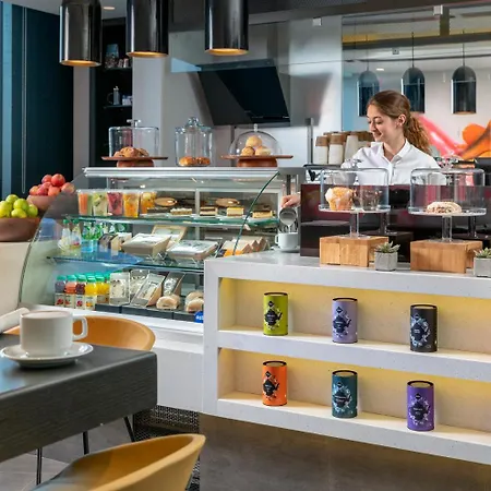 アパートホテル Westside Residences By Rotana 4*