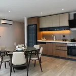 Westside Residences By Rotana 公寓式酒店